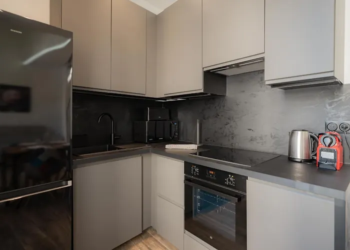 Beautiful 2-room In Port De شقة نيس